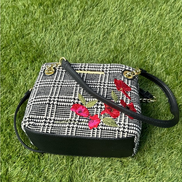 Liz Claiborne Handbags - Liz Claiborne Floral Embroidered Shoulder Bag - Black & White Chain Strap